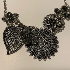 Premier Designs Botanical Floral Silvertone Necklace